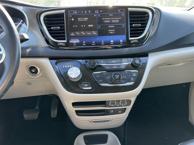2022 Chrysler Pacifica - $17,500