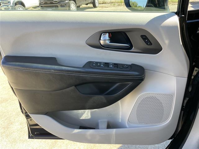2022 Chrysler Pacifica - $17,500