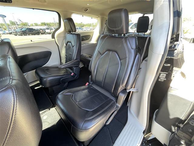 2022 Chrysler Pacifica - $17,500