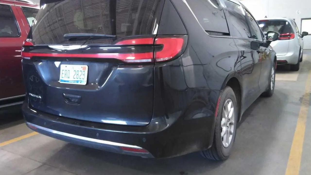 2023 Chrysler Pacifica Touring L