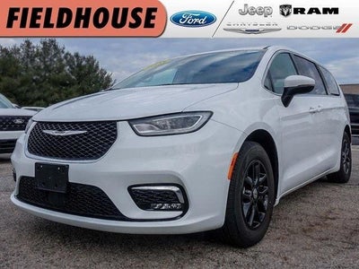 Photo of a 2023 Chrysler Pacifica Touring L 4DR Mini-Van for sale