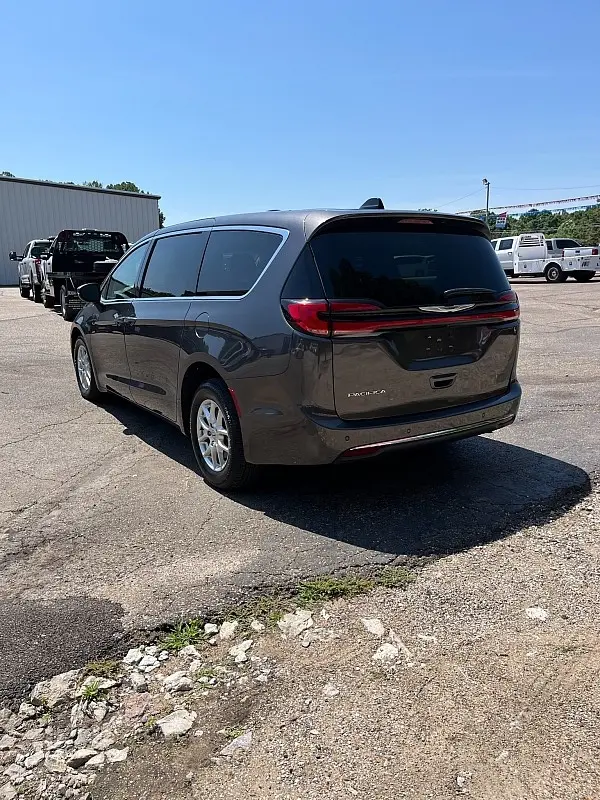 2023 Chrysler Pacifica - $22,998