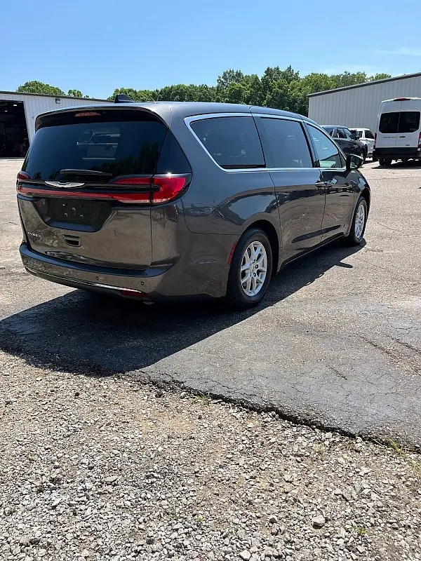 2023 Chrysler Pacifica - $22,998