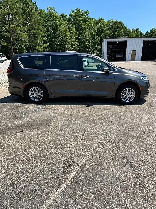 2023 Chrysler Pacifica - $22,998