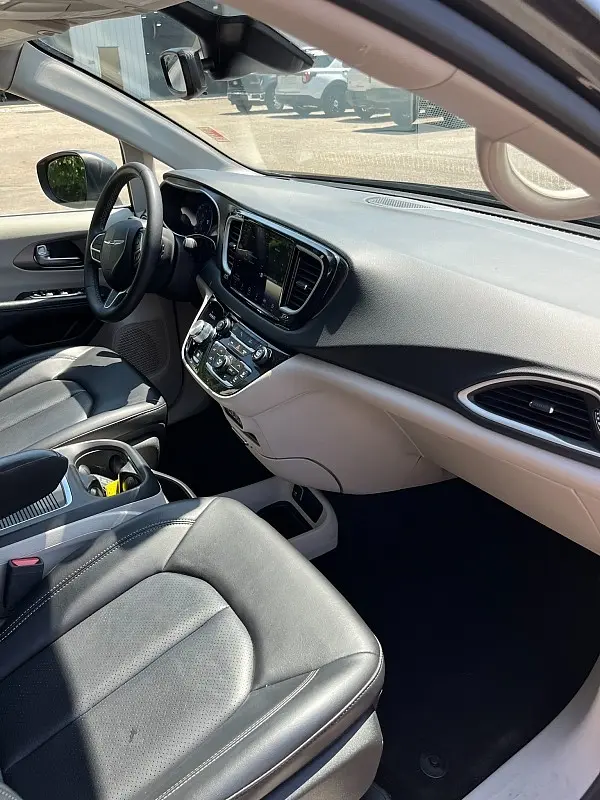 2023 Chrysler Pacifica - $22,998