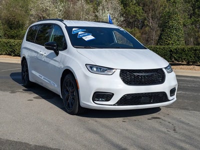 Photo of a 2024 Chrysler Pacifica Touring L 4DR Mini-Van for sale