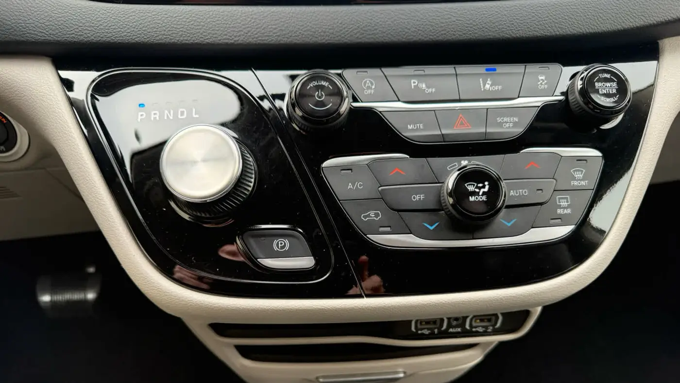 2024 Chrysler Pacifica Touring L