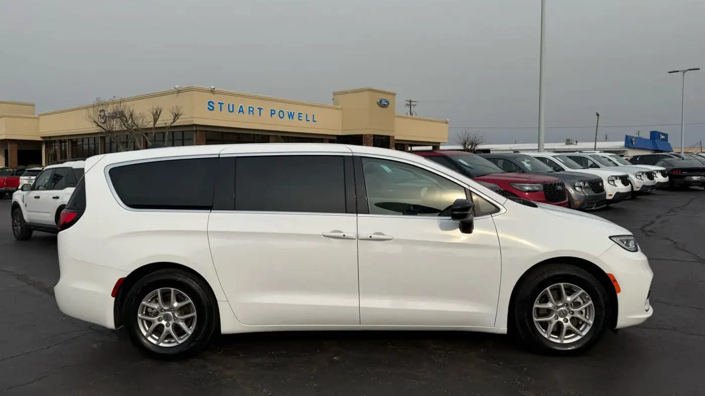 2024 Chrysler Pacifica Touring L