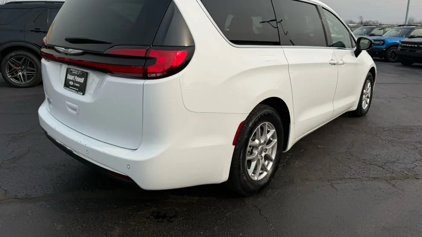 2024 Chrysler Pacifica Touring L