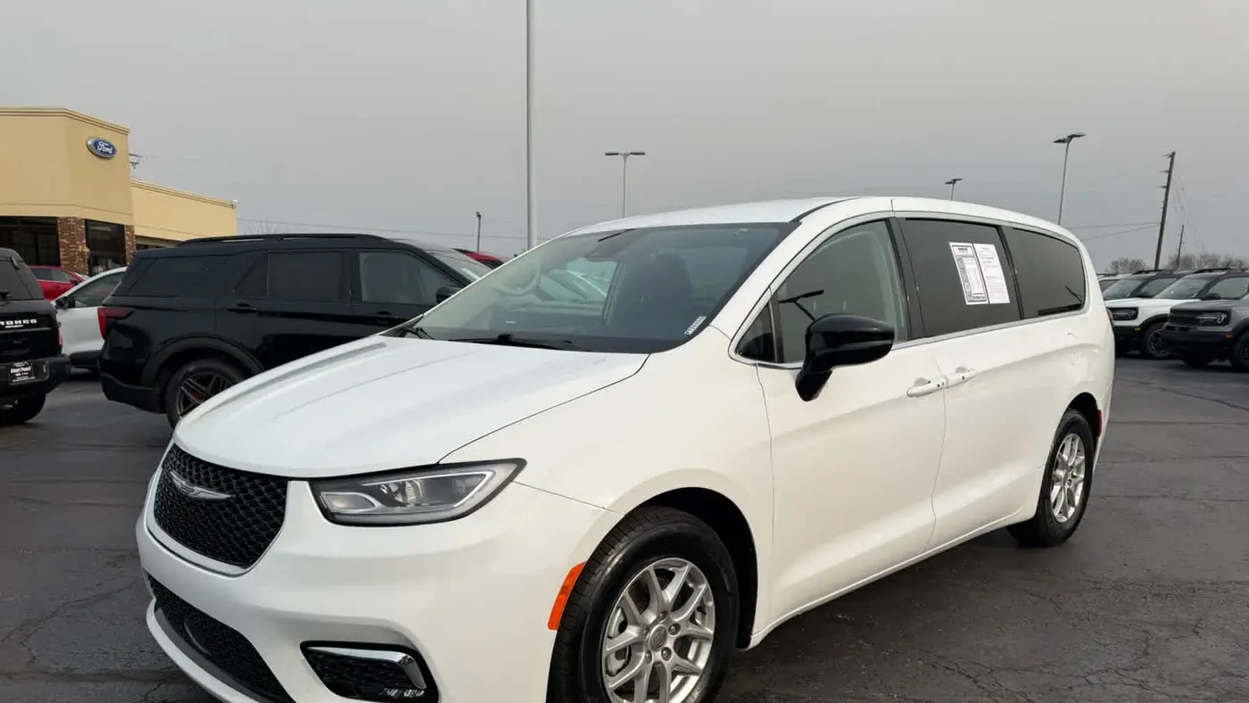 2024 Chrysler Pacifica Touring L