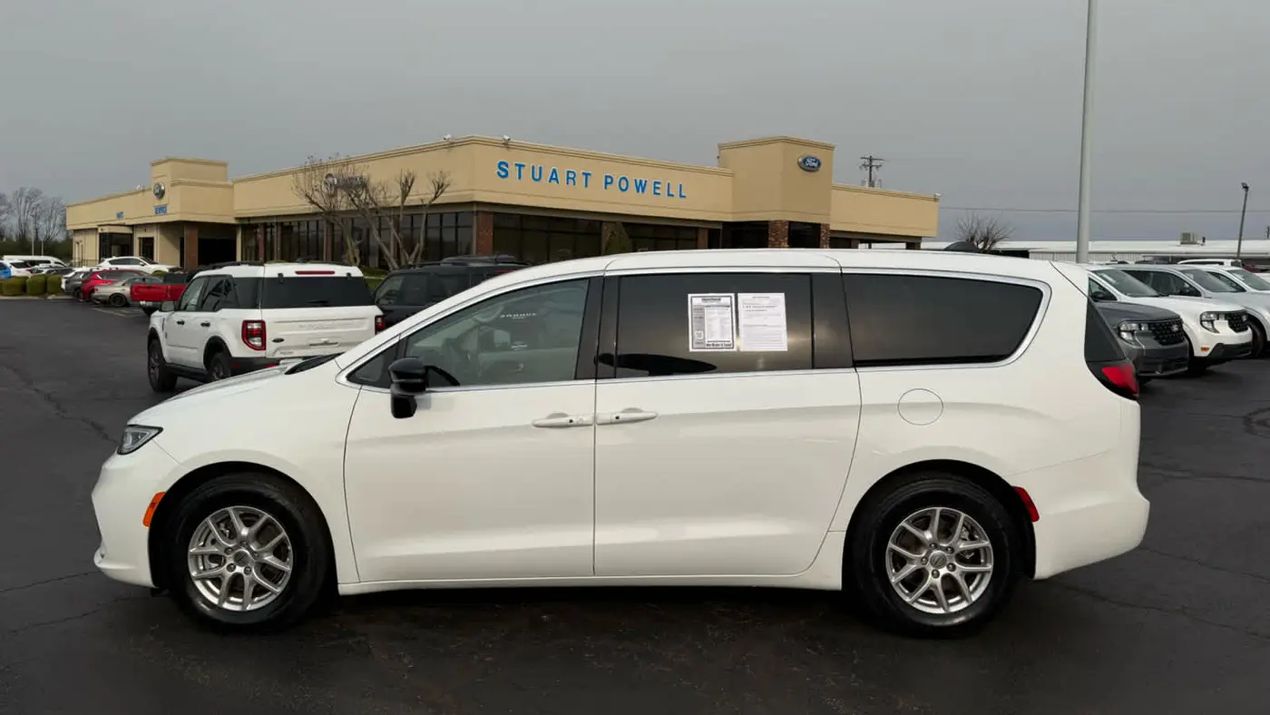 2024 Chrysler Pacifica Touring L