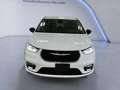 Photo of a 2024 Chrysler Pacifica Touring L 4DR Mini-Van for sale