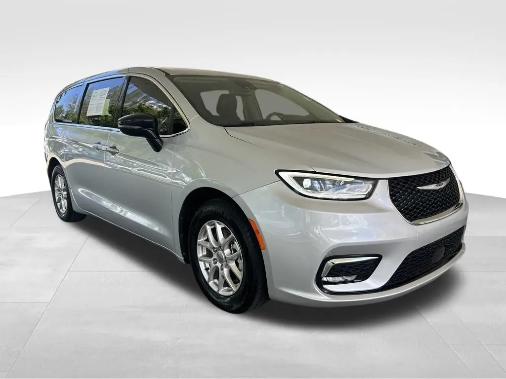 2024 Chrysler Pacifica - $17,724