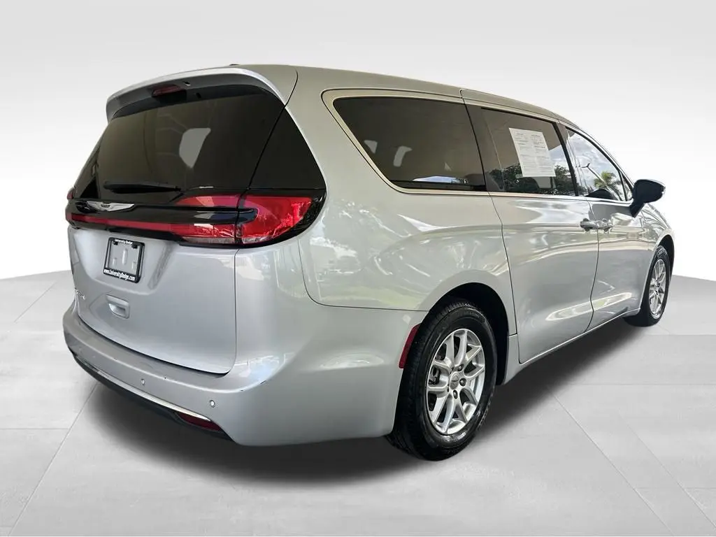 2024 Chrysler Pacifica - $17,724