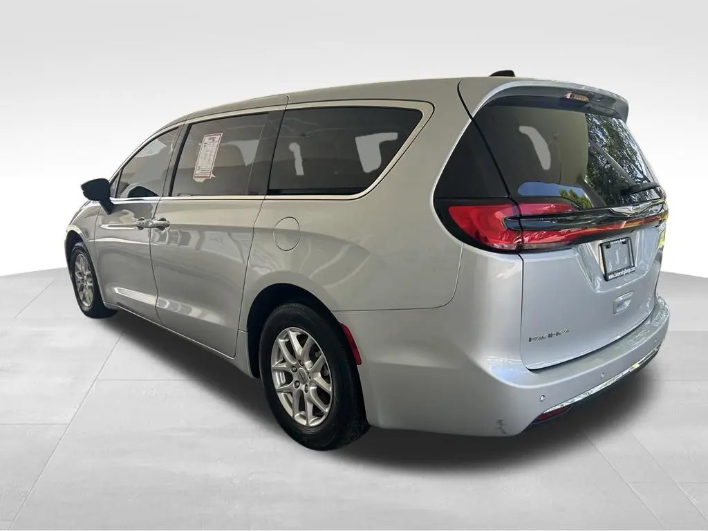 2024 Chrysler Pacifica - $17,724