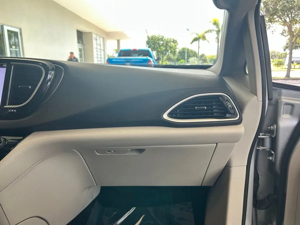2024 Chrysler Pacifica - $17,724