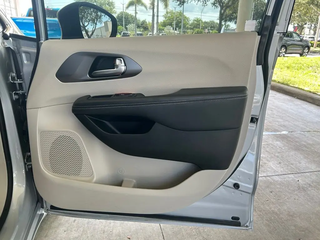 2024 Chrysler Pacifica - $17,724