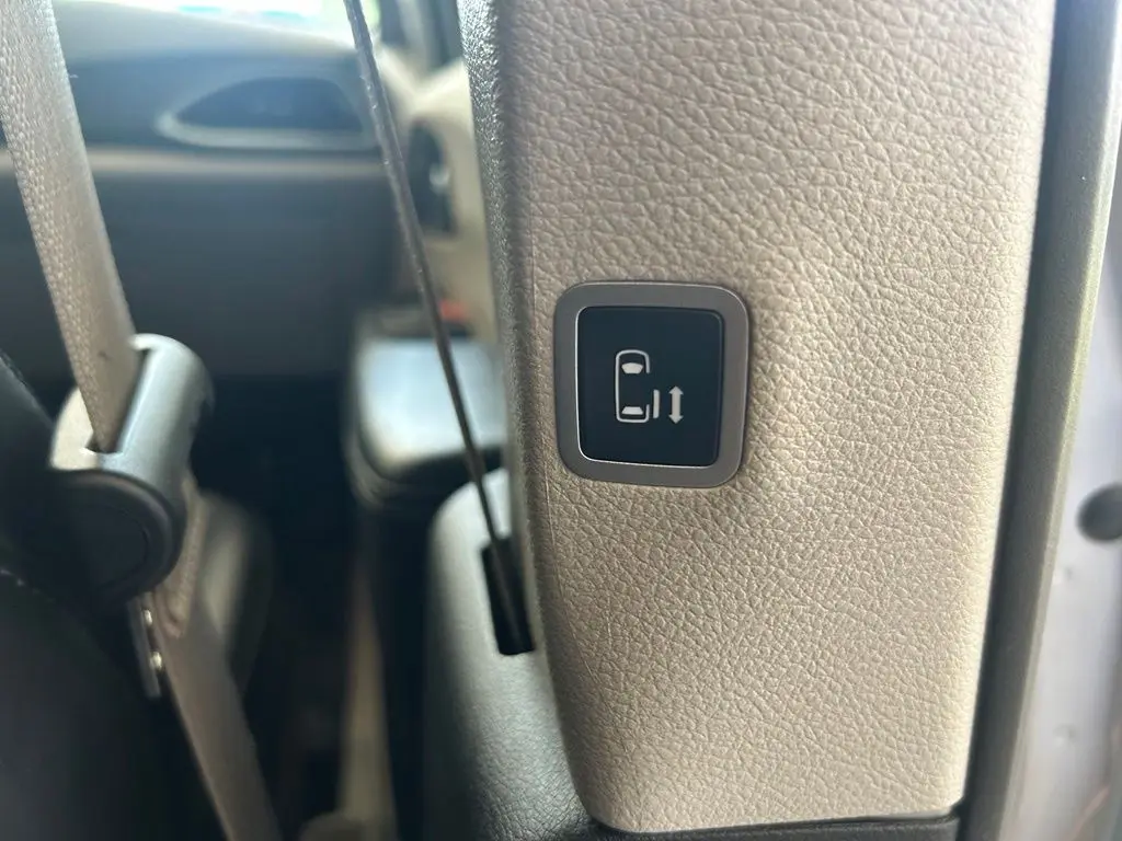 2024 Chrysler Pacifica - $17,724