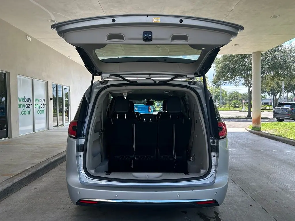 2024 Chrysler Pacifica - $17,724