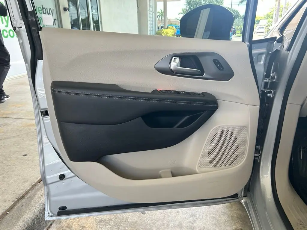2024 Chrysler Pacifica - $17,724