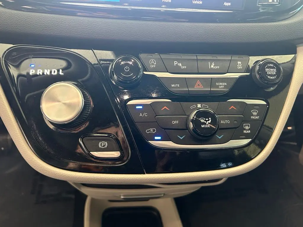 2024 Chrysler Pacifica - $17,724