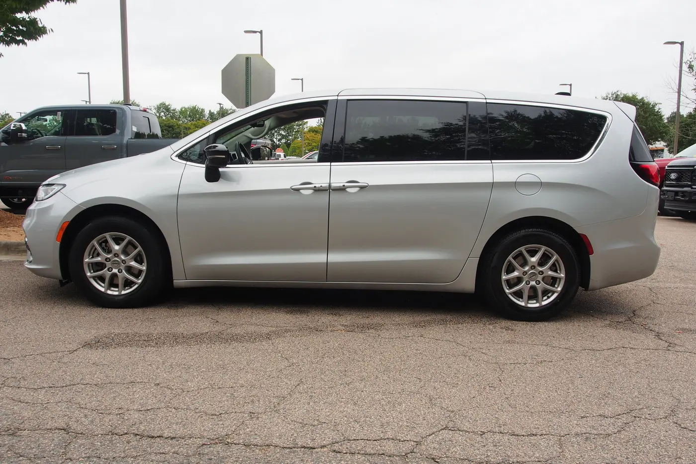 2024 Chrysler Pacifica - $20,959