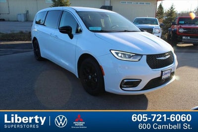 Photo of a 2024 Chrysler Pacifica Touring L 4DR Mini-Van for sale