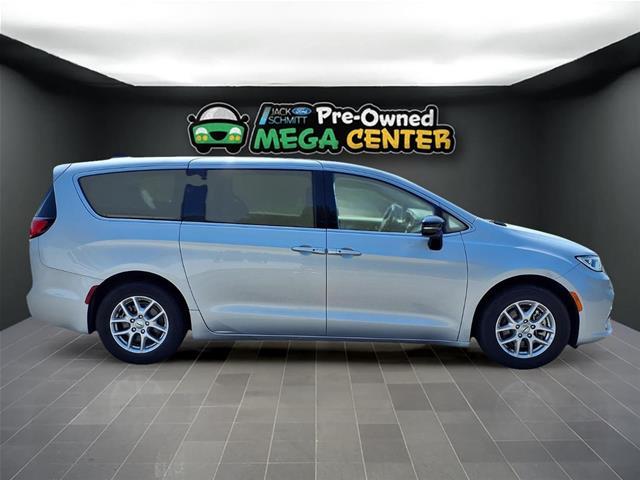 2024 Chrysler Pacifica - $19,585