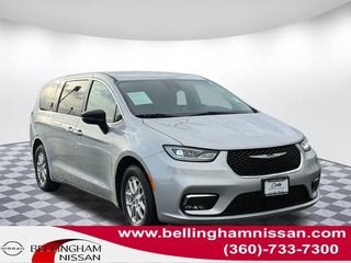 2024 Chrysler Pacifica with Silver Mist Clearcoat Exterior