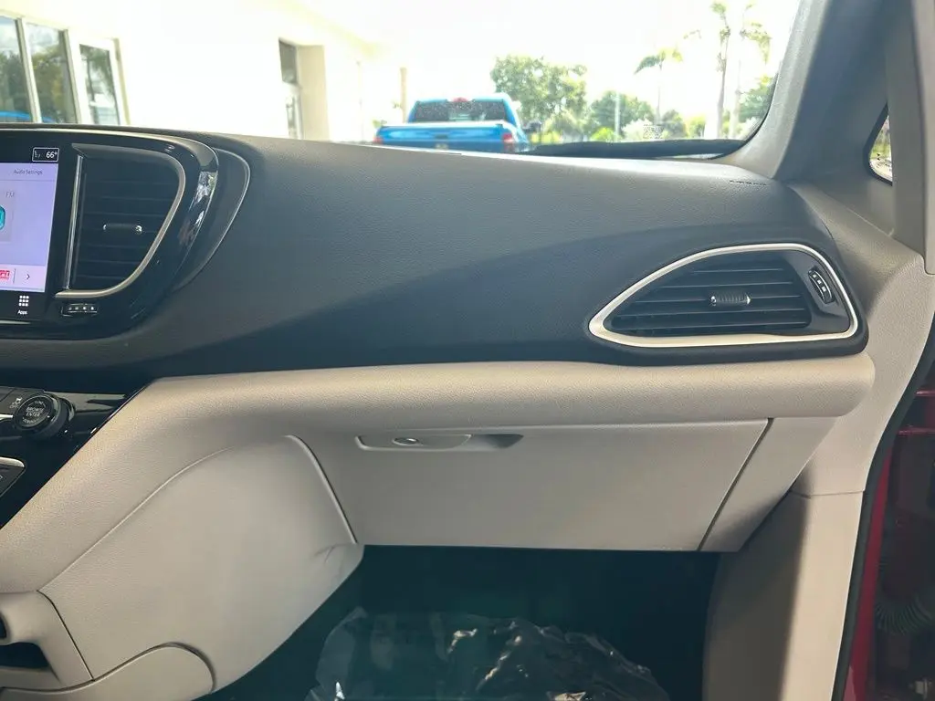 2024 Chrysler Pacifica - $18,522