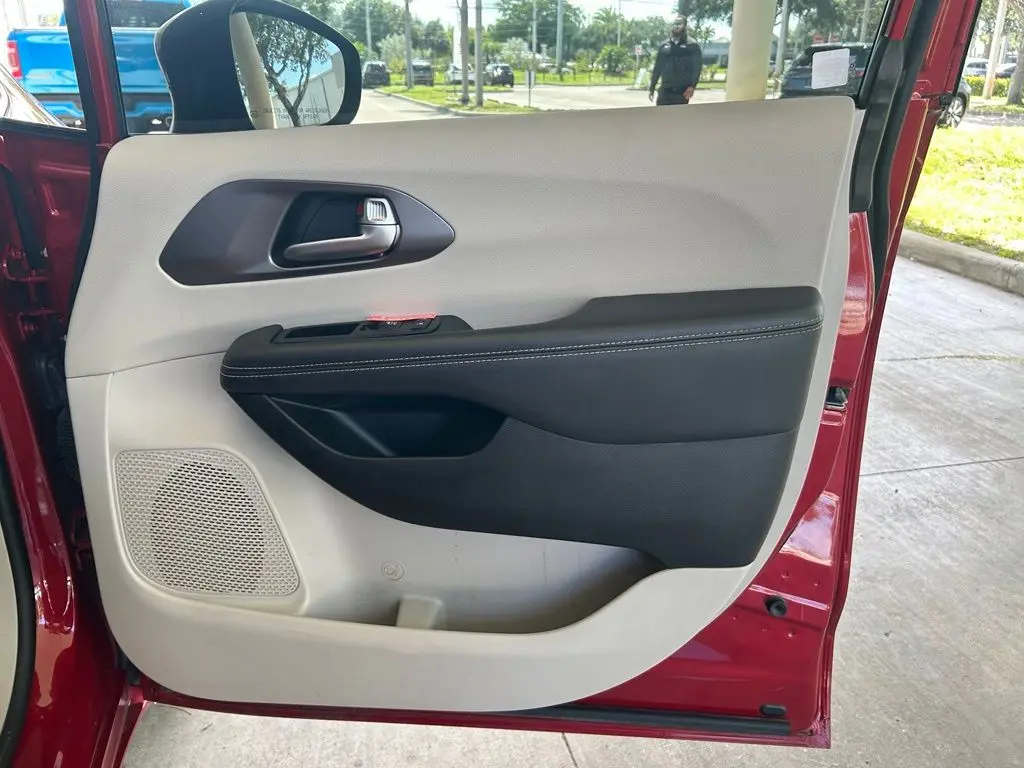 2024 Chrysler Pacifica - $18,522