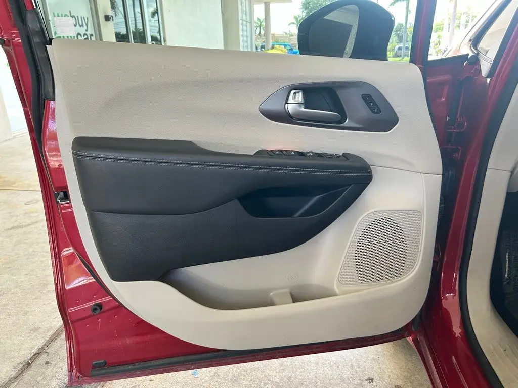 2024 Chrysler Pacifica - $18,522