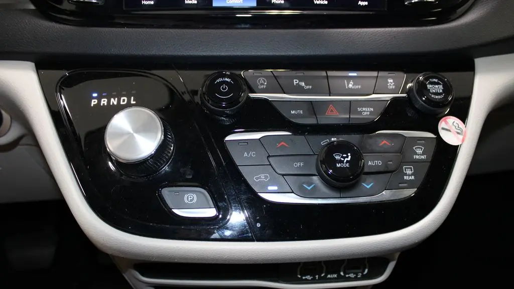 2024 Chrysler Pacifica Touring L