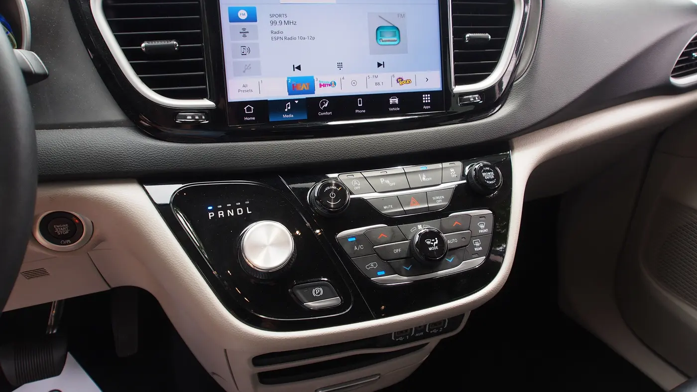2024 Chrysler Pacifica Touring L