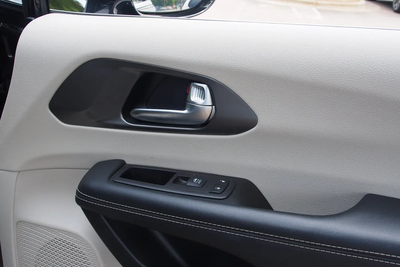 2024 Chrysler Pacifica - $25,712
