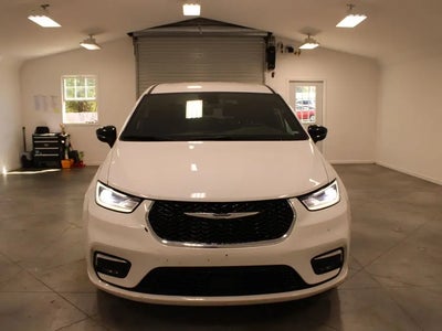 Photo of a 2025 Chrysler Pacifica Select 4DR Mini-Van for sale