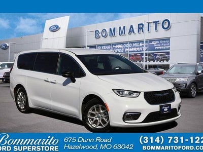 Photo of a 2025 Chrysler Pacifica Select 4DR Mini-Van for sale