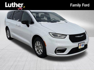 Photo of a 2025 Chrysler Pacifica Select 4DR Mini-Van for sale