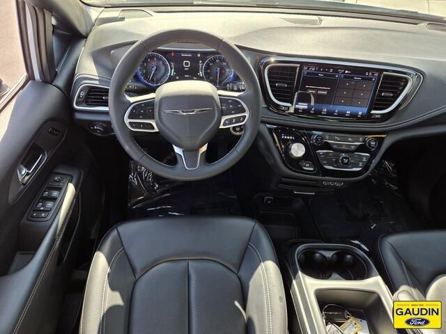 2025 Chrysler Pacifica - $24,750