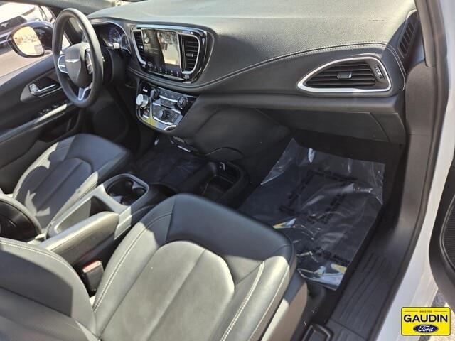 2025 Chrysler Pacifica - $24,750