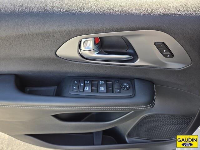 2025 Chrysler Pacifica - $24,750