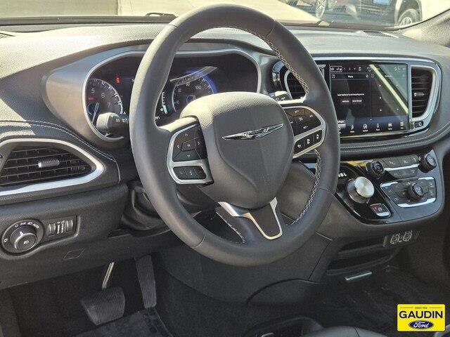 2025 Chrysler Pacifica - $24,750