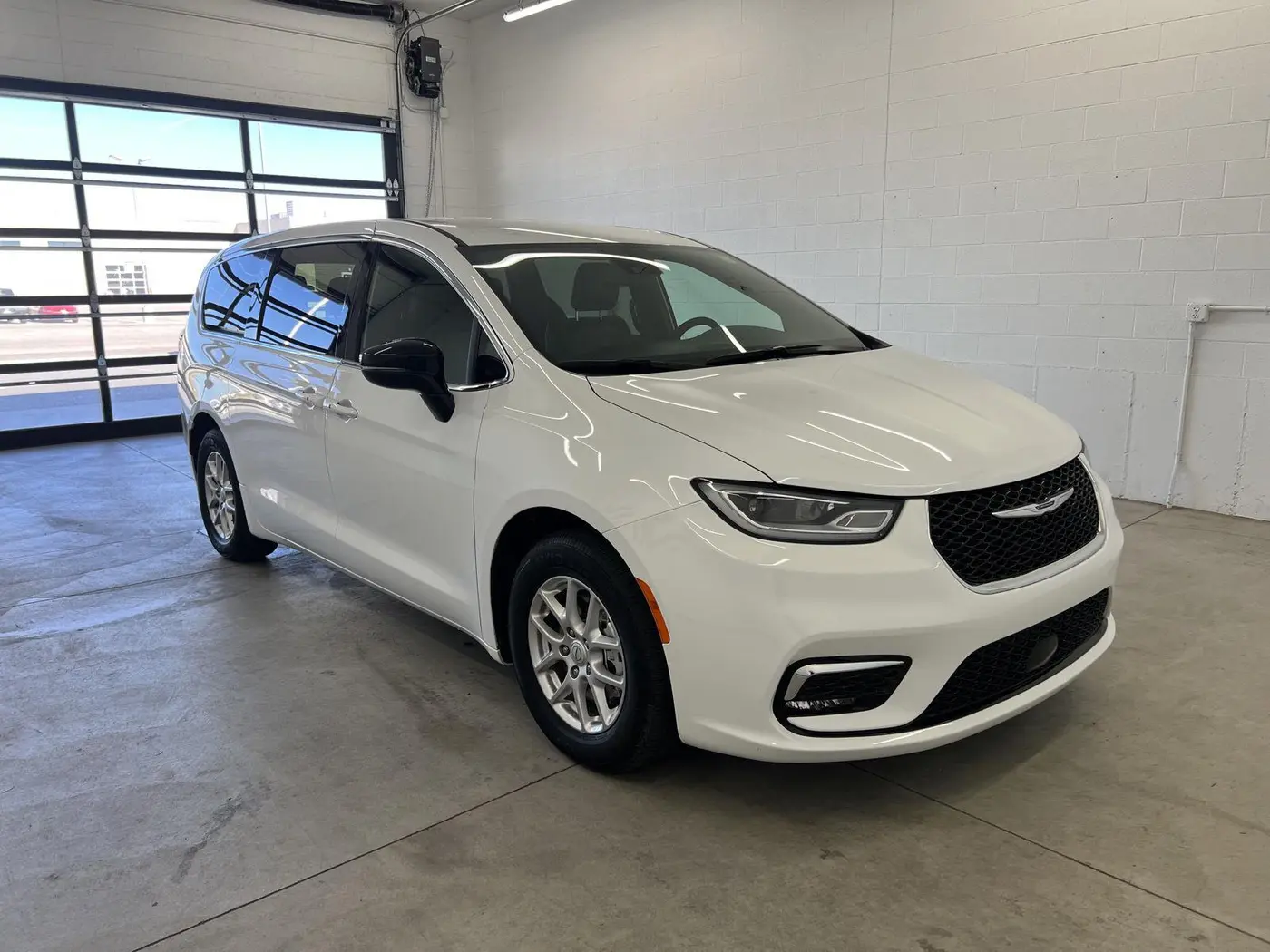 2026 Chrysler Pacifica - $28,990