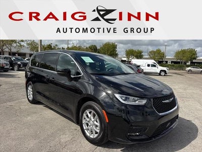 Photo of a 2026 Chrysler Pacifica Select 4DR Mini-Van for sale