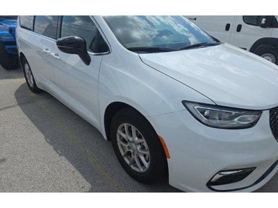 Photo of a 2026 Chrysler Pacifica Select 4DR Mini-Van for sale
