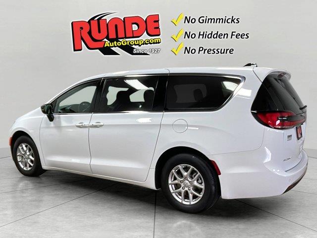 2026 Chrysler Pacifica - $31,700