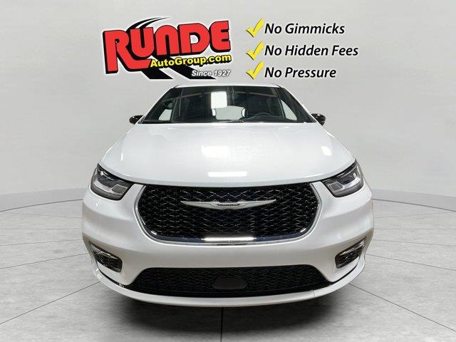 2026 Chrysler Pacifica - $31,700