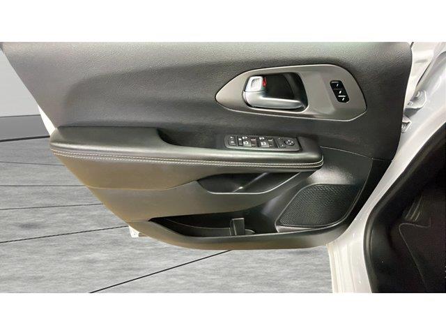 2026 Chrysler Pacifica - $31,700