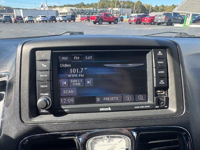 2014 Chrysler Town And Country - $5,991