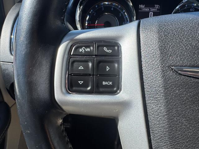 2014 Chrysler Town And Country - $5,991